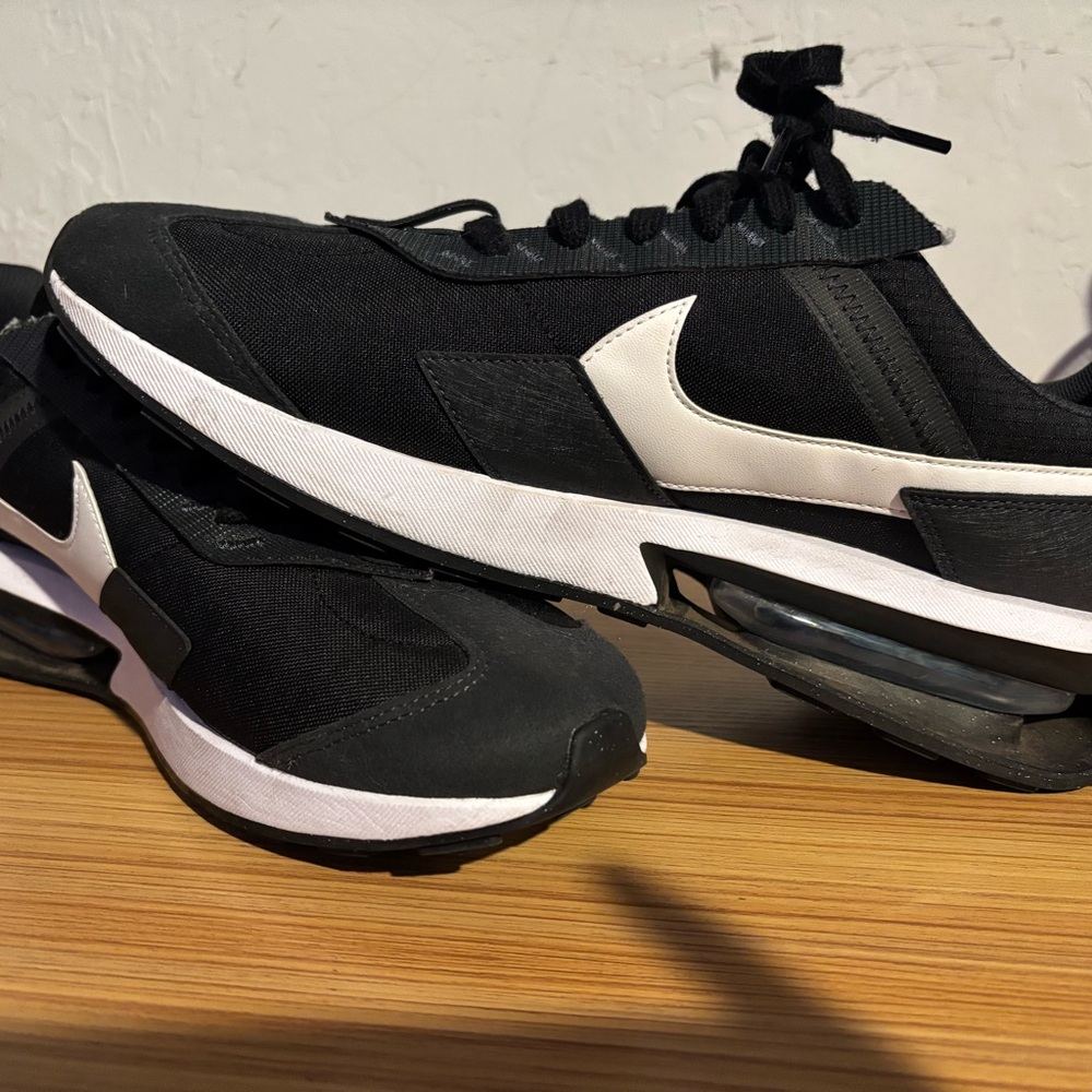 Nike Air Max Pre-Day Black and White Sneakers Size 13